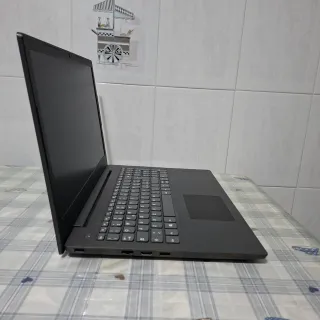Lenovo V130 Notebook Nero