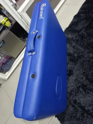 Camilla azul para masajes o tratamientos
