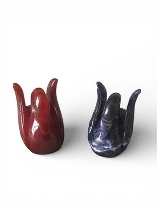 sculture a forma di cigno in corniola e sodalite