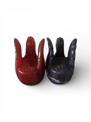 sculture a forma di cigno in corniola e sodalite