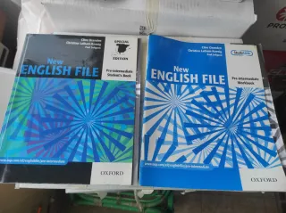 New English FILE Pre-Intermediate. Student's Bo...