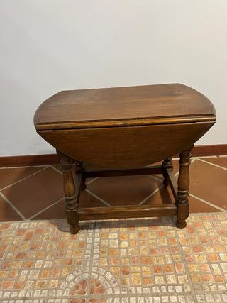 Mesa de alas de madera