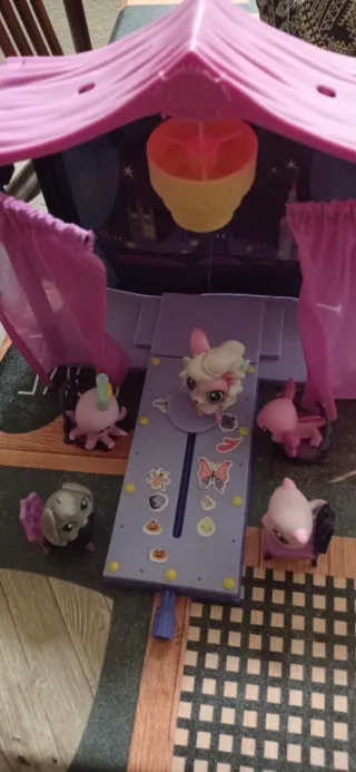Pet shop