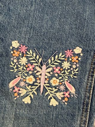 Pantalón vaquero con mariposas talla 5/6 hasta t.8