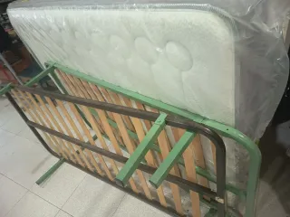 Colchón viscoelástico con base metálica