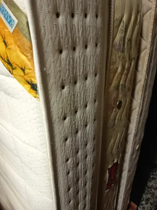 Colchón viscoelástico con base metálica