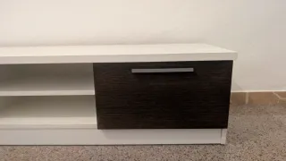 Mueble TV blanco y marrón
