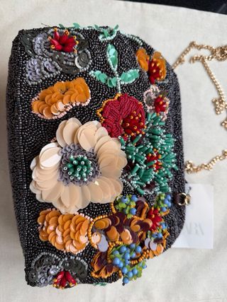 Bolso Zara Flores Bordadas Negro Multicolor.