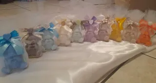 Orsetti colorati bomboniere in cera di soia