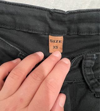 Pantalón vaquero negro recto