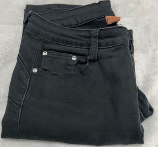 Pantalón vaquero negro recto