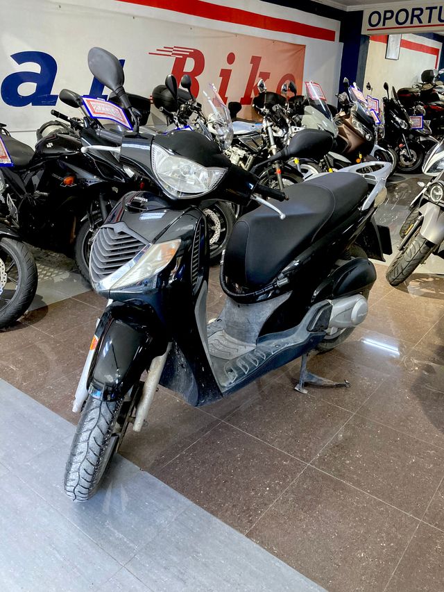 Honda SH 150 Scooter Negra