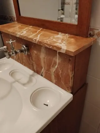 Mueble de baño antiguo madera y mármol