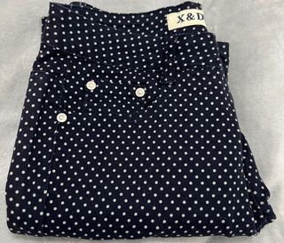 Pantalones X&O lunares azul marino y blanco
