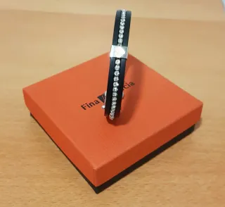 Pulsera Fina Garcia Negra y Plateada