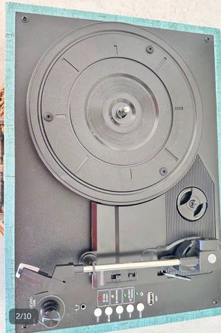 Toca discos portátil azul y negro