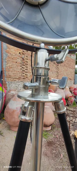 LAMPARA DE PIE TRIPODE GRAN CALIDAD