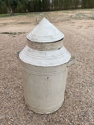 Tinaja lechera metálica vintage