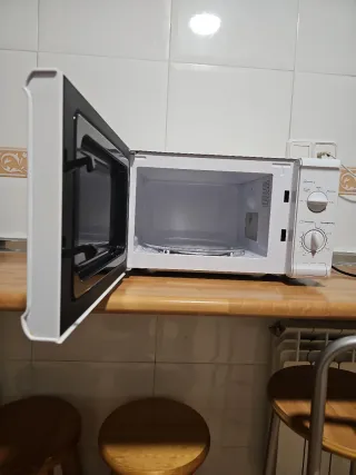 Microondas SVAN 20L 700W Blanco