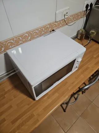 Microondas SVAN 20L 700W Blanco