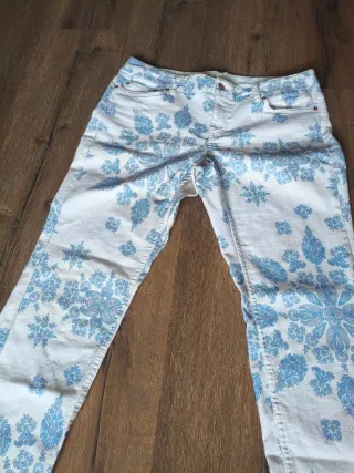 Pantalón H&M estampado floral T.44