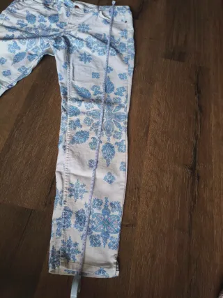 Pantalón H&M estampado floral T.44