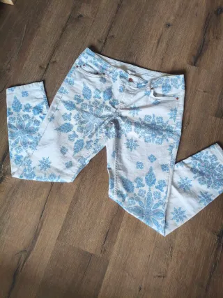 Pantalón H&M estampado floral T.44