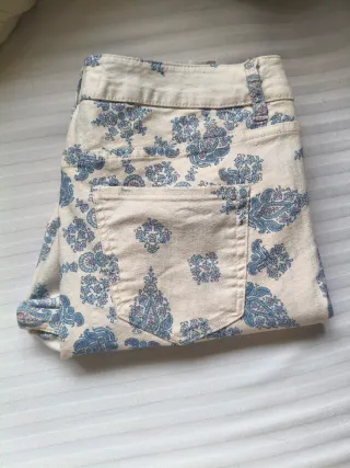 Pantalón H&M estampado floral T.44