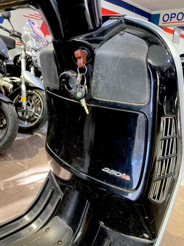PIAGGIO VESPA 250