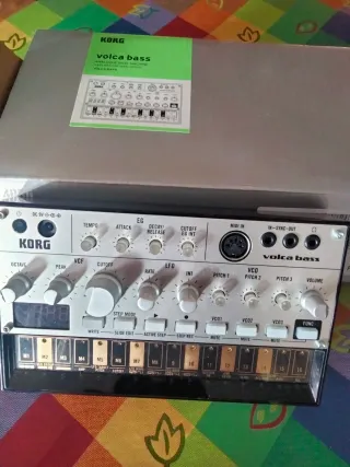 Korg Volca Bass Sintetizador Analógico