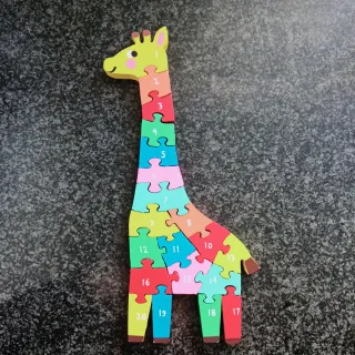 Puzzle Jirafa Numérica Madera, muñequito y bolos