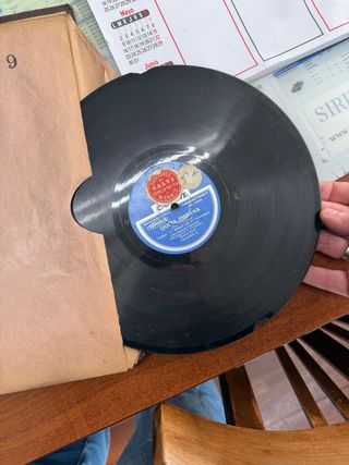 12 Discos antiguos entre 1930 y 1965 .