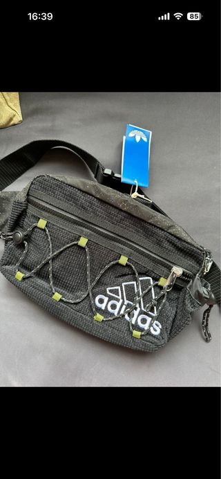 Riñonera Adidas Unisex Negra y Verde/ NUEVA