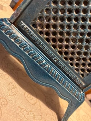 Estufa antigua francesa de hierro