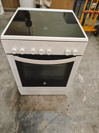 Cucina indipendente vitroceramica Balay con forno