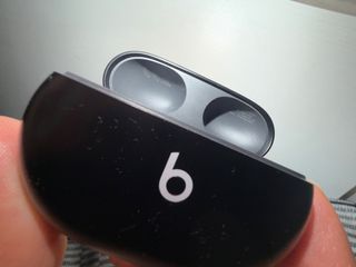 Estuche Carga Beats Studio Buds Original Negro