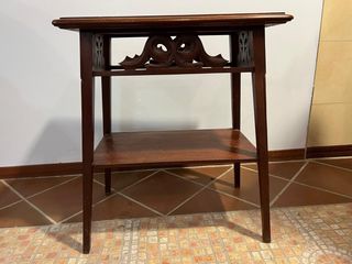 Mesa auxiliar para fumar de madera y metal