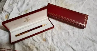 Penne Cartier laccate marrone e placcate oro