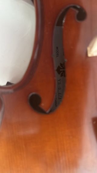 Violín con funda y arco