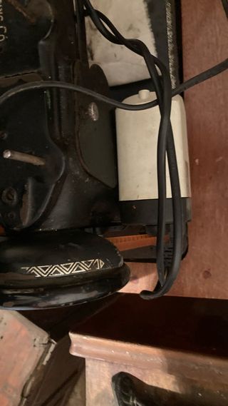 Macchina da cucire Singer 306M con mobiletto