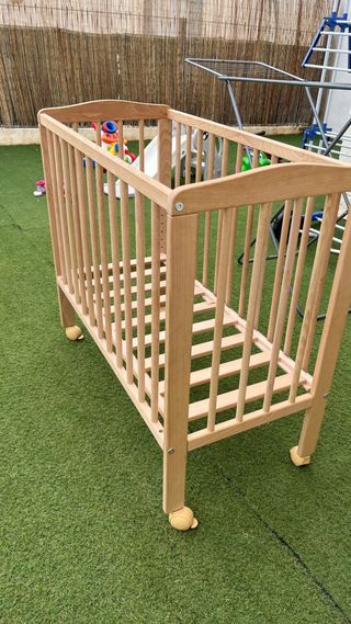 MiniCuna de madera para bebé