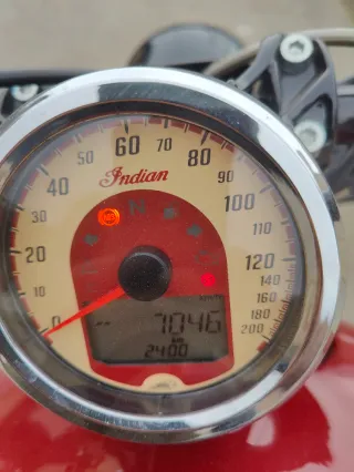 Indian Scout Sixty Roja