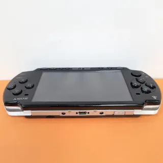 Sony PSP 2004 Nera + Cavo + SD 2GB + Cover