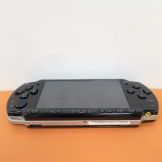 Sony PSP 2004 Nera + Cavo + SD 2GB + Cover