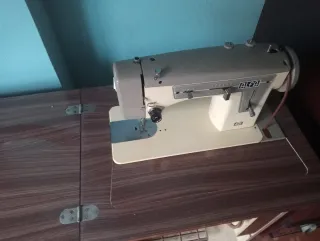 Máquina de coser Alfa antigua. Precio negociable.