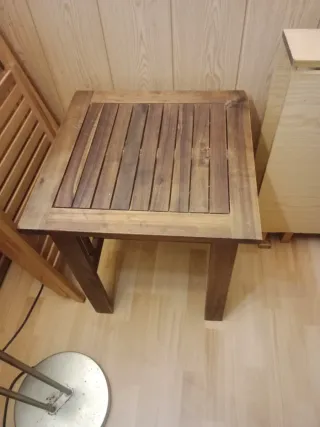 Mesa de madera rústica