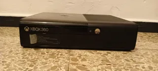 Xbox 360 Negra + 2 Mandos i Volante Xbox 360