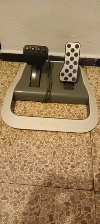 Xbox 360 Negra + 2 Mandos i Volante Xbox 360