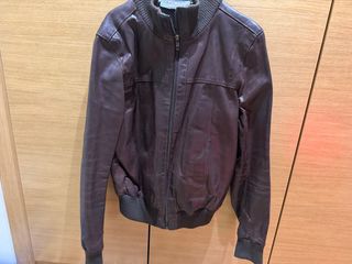 Chaqueta de piel marrón