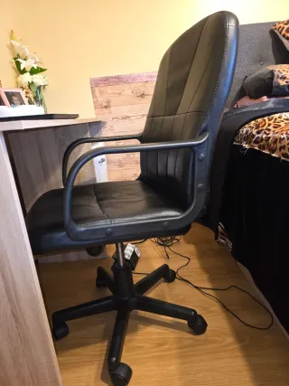 Silla de oficina ergonómica con ruedas reposabrazo